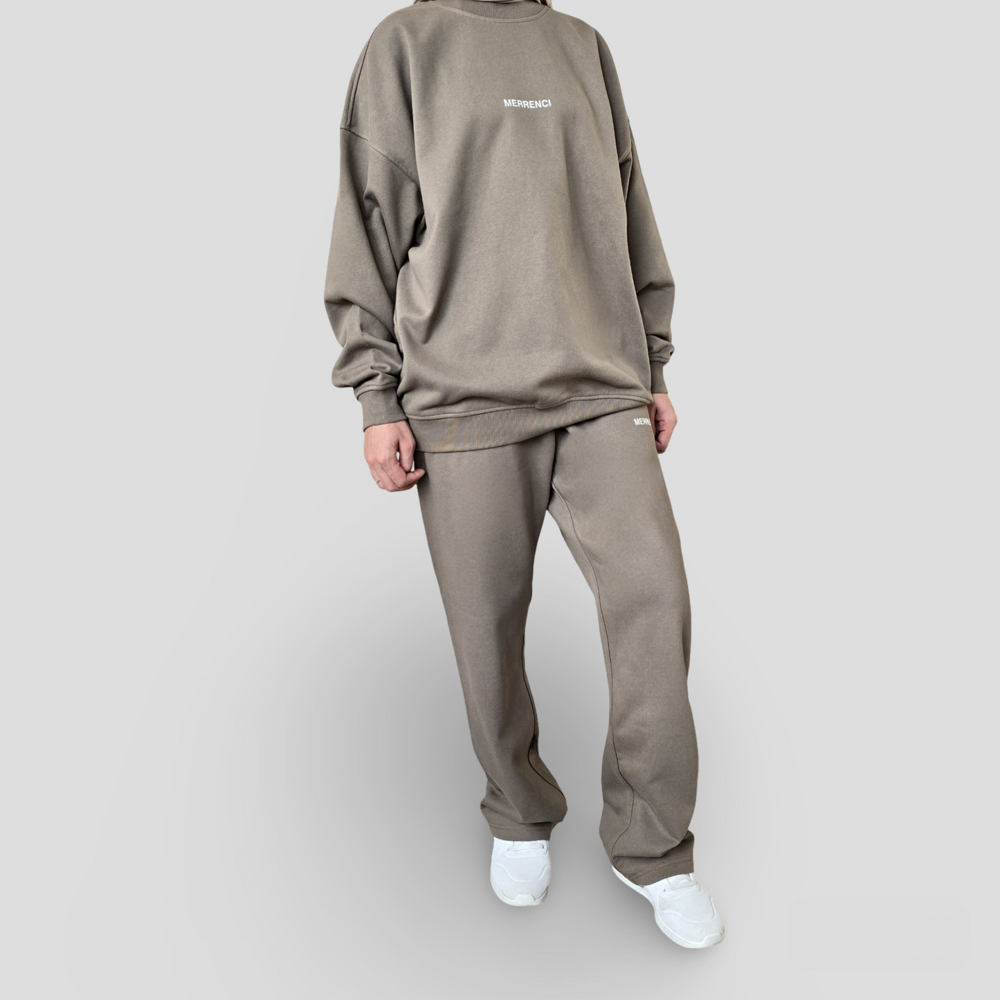 Oversized sweater and wide pants