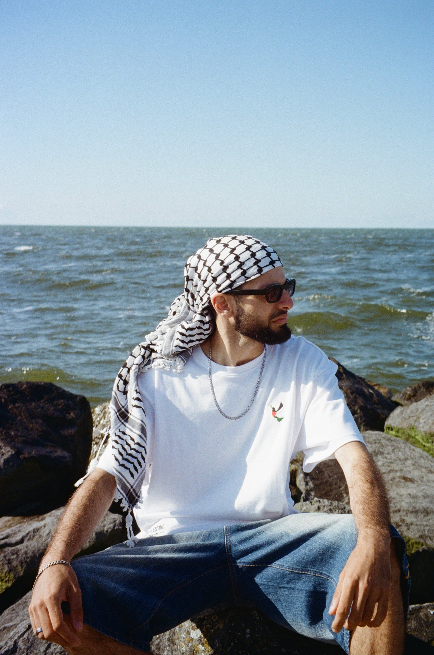 T-shirt met geborduurde details | Steun Palestina – Steun de mensheid